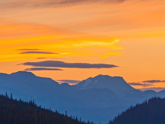 Painted Skies: A Mountain Sunset zu erinnern