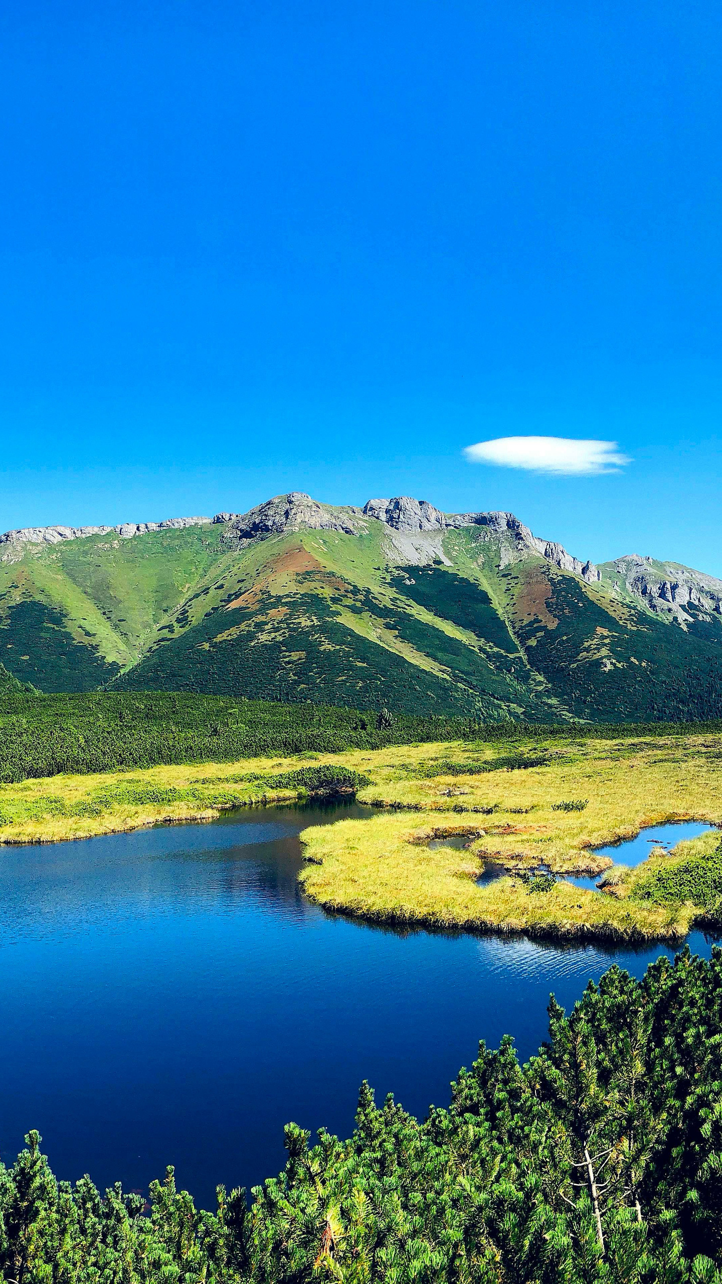 Dove le montagne incontrano l'acqua: una serena fuga