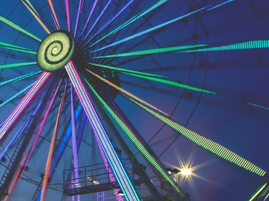 Lời bài hát: Lost In The Magic Of The Ferris Wheel