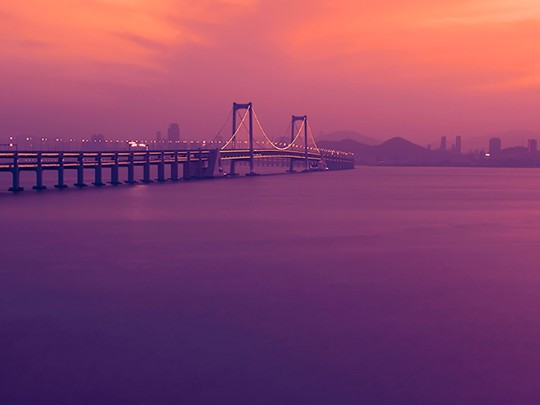 Espectáculo al Atardecer: El Puente Marítimo que Roba el Aliento en México