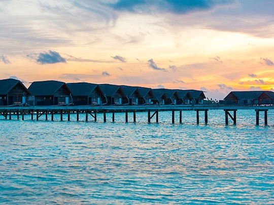 Magia al Atardecer: Noches de Ensueño en Bungalows sobre el Agua en México