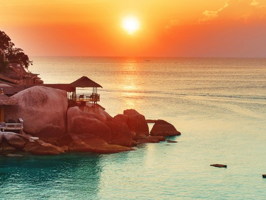 Golden Hour Serenity: A Seaside Sunset to Remember izle