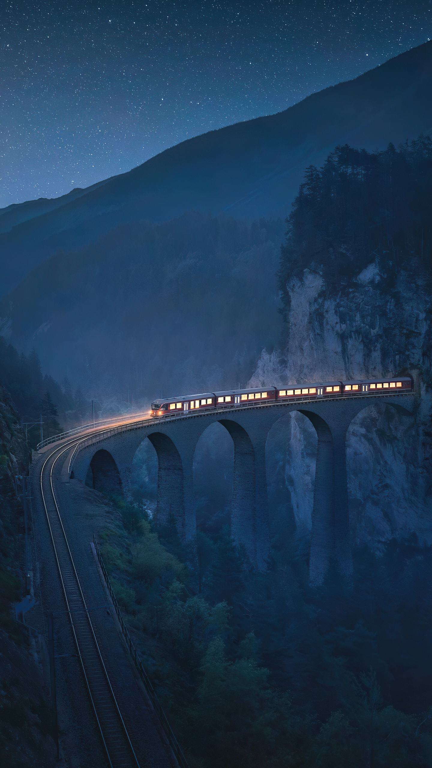 Magia Alpina Notturna: Un Viaggio in Treno Inolto tra Viadotti Maestosi