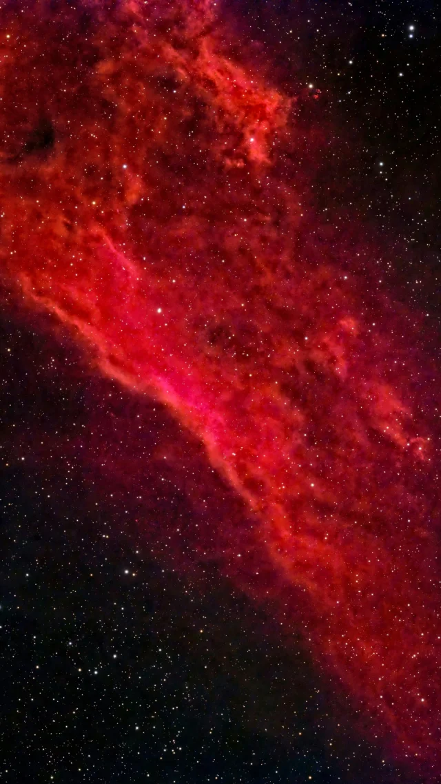 Majestad Carmesí: El Espectacular Misterio de la Nebulosa Roja que Fascinará al Universo
