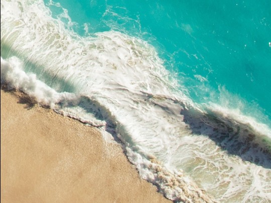 El ritmo de la costa: encontrar la paz en las olas