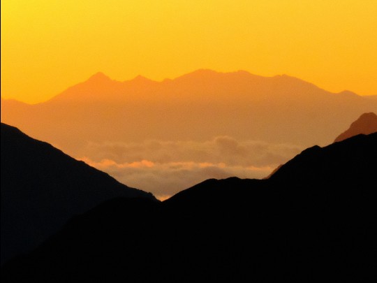 Deslumbrante Pôr do Sol nas Montanhas: Uma Experiência Inesquecível