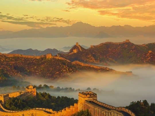 Magia al Amanecer: Descubre la Gran Muralla China en su Esplendor Silencioso