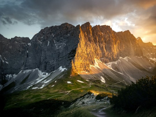Schweizer Alpen-Traum: Gipfelstürmerlebnisse auf atemberaubenden Bergpfaden