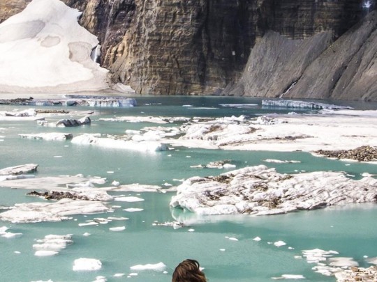 El Lago Esmeralda Oculto: Un Viaje de Sanación en las Montañas Glaciares