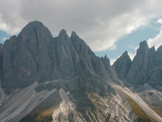 Desvende os Segredos das Montanhas e Vales: Uma Jornada pela Majestade da Natureza