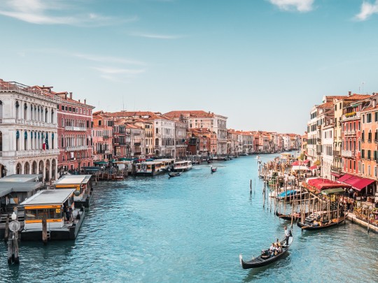 Venecia en Góndola: Un Viaje Romántico e Inolvidable por la Ciudad Flotante