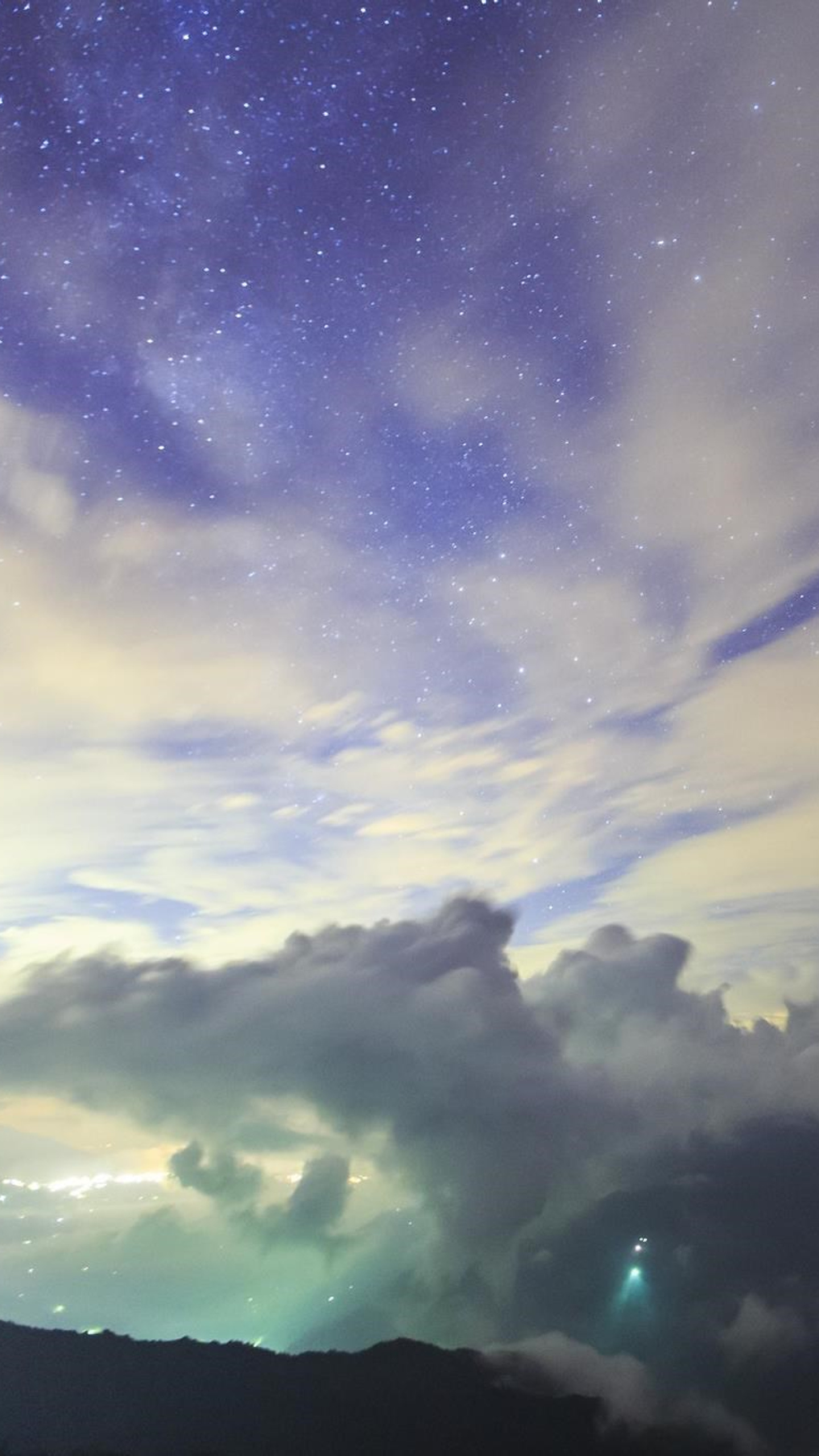 Lost in the Embrace: El cielo estrellado y un mar de nubes