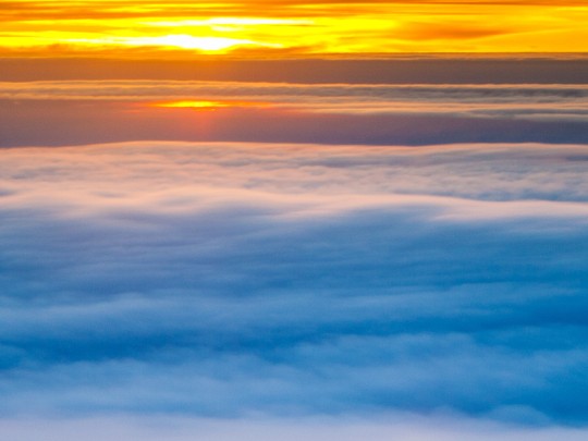 Chasing Dawn: una sinfonía del amanecer y el mar de las nubes