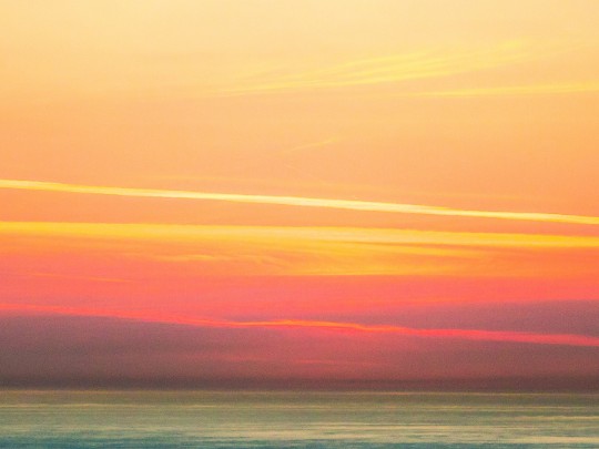 Betoverde Zonsondergang: De Magie van de Gouden Uur aan de Zee