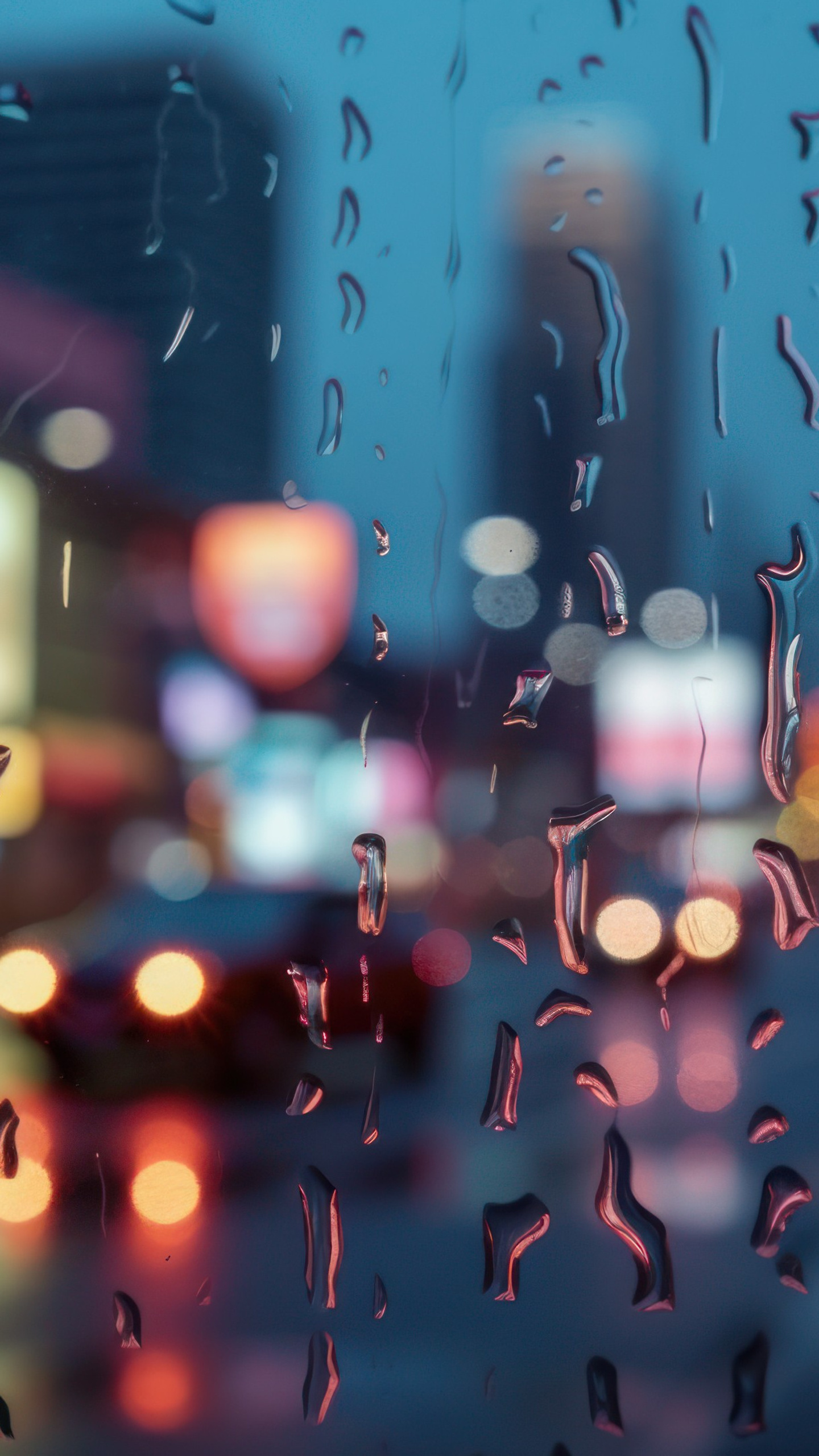 La Magia de la Ciudad Bajo la Lluvia: Un Espectáculo de Luces y Reflejos
