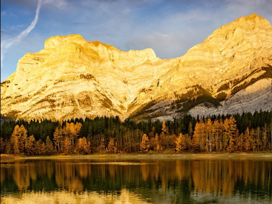 Autumn's Embrace: A Mountain Reflection on Tranquil Waters