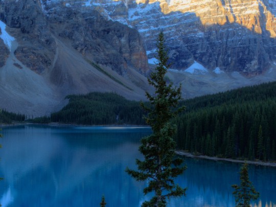 L'Émerveillement Turquoise : Exploration des Lacs Glaciaires, Joyaux Cachés des Alpes