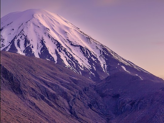 Escape to Snowy Peaks & Calm Waters: Your Ultimate Aussie Mountain & Lake Retreat