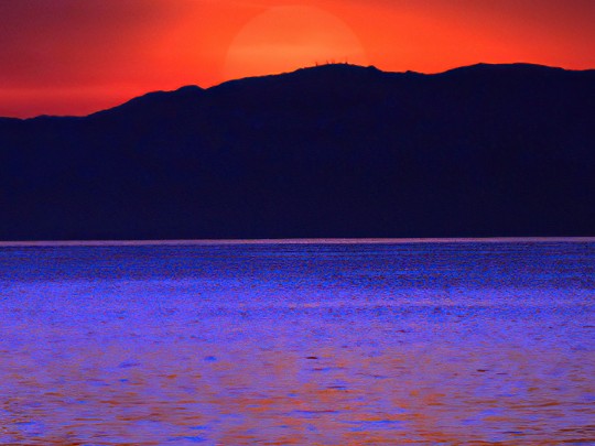 Spectacular Sunset Over the Lake: A Moment of Aussie Serenity