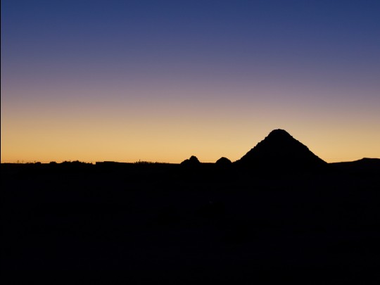 Australia's Night Skies: Awe-Inspiring Mountain Views Under a Blanket of Stars
