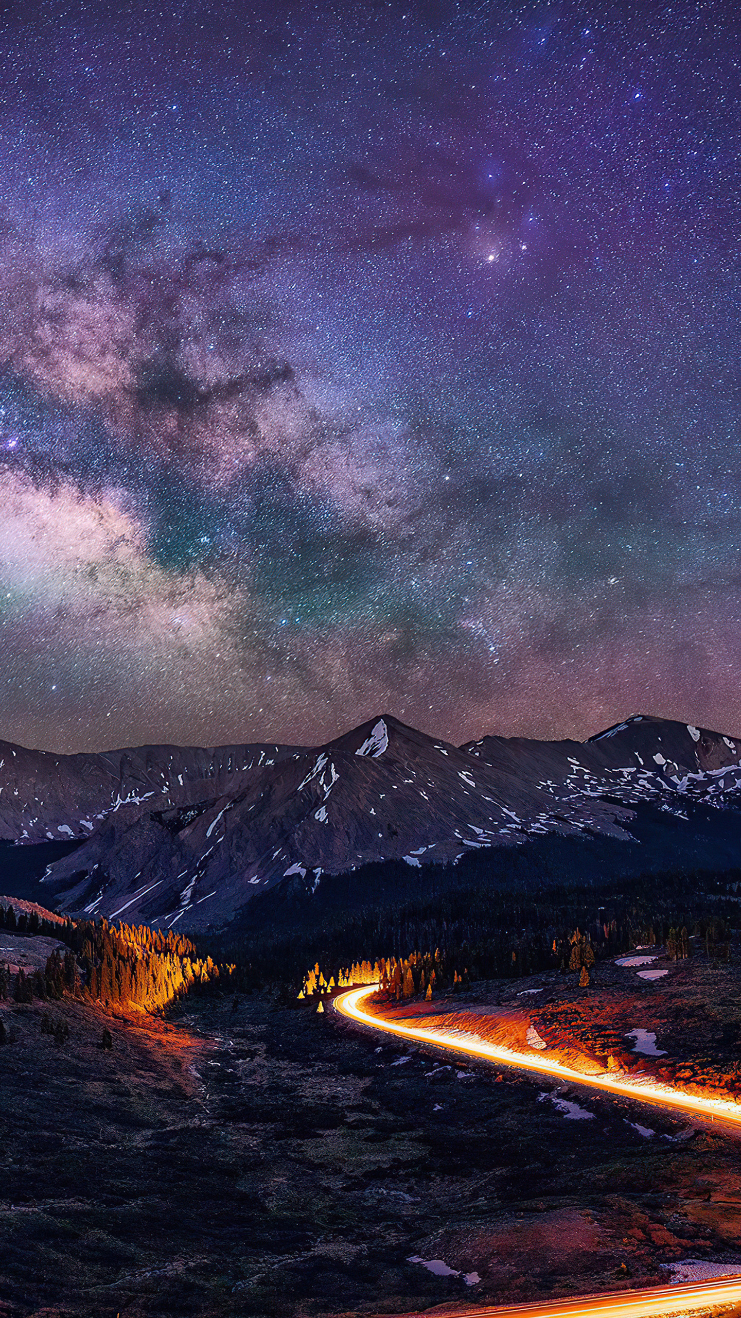 Majestuosidad Cósmica: Cuando las Montañas Venezolanas Alcanzan las Estrellas