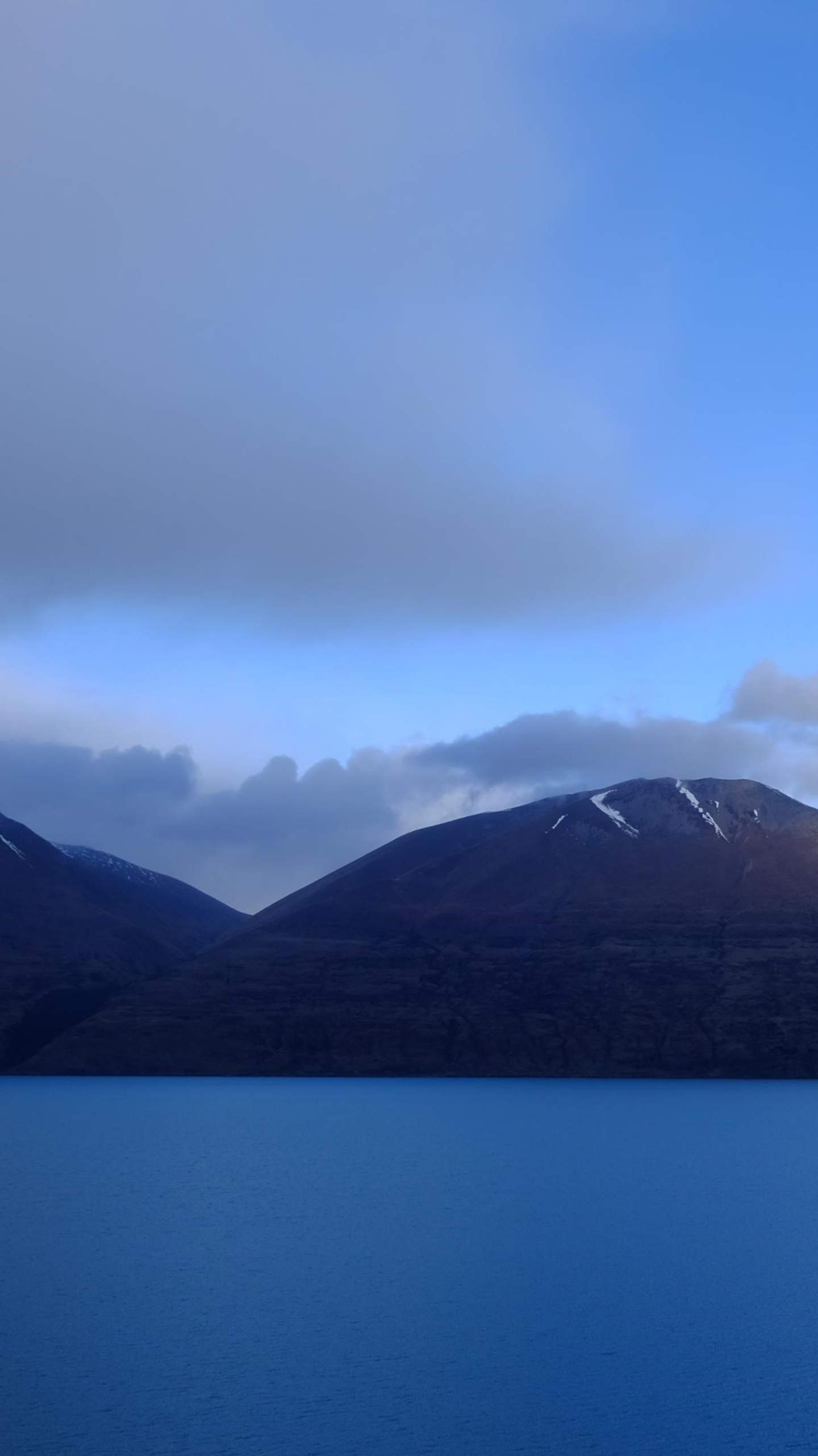 Escondite de Paz: Descubre la Magia del Lago Serenity en el Corazón de las Montañas Argentinas