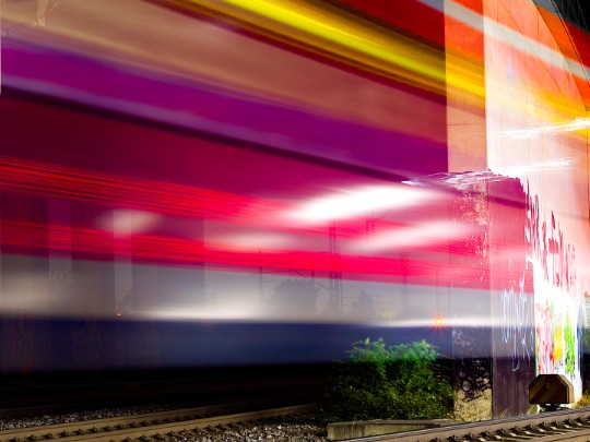 Arte Fugaz en Acero: La Belleza Transitoria del Graffiti en Trenes
