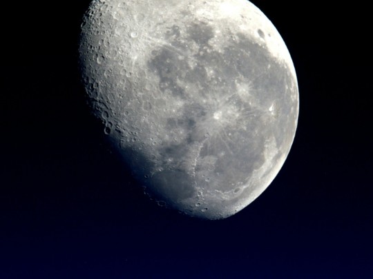 La Luna: Un Espectáculo Celestial que Hipnotiza a Argentina y al Mundo