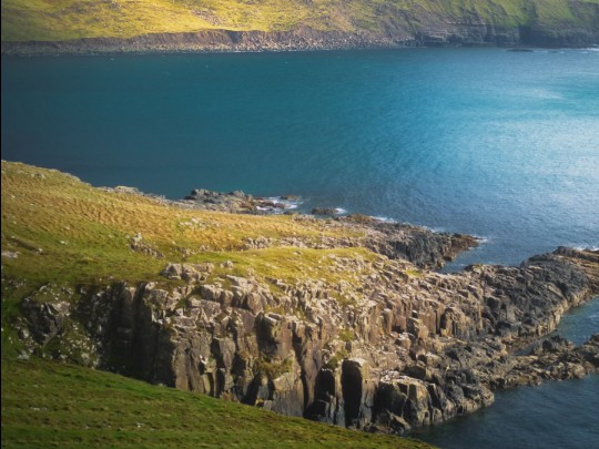 Coastal Paradise Found: Where Majestic Mountains Meet Azure Waters - Lifestyle news