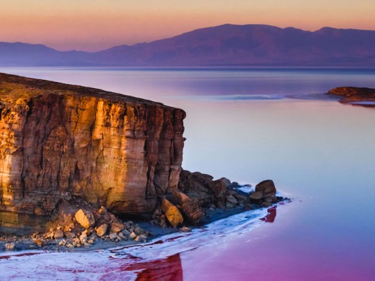 Beyond the Pink: Entdecken Sie Australiens Cliff-Framed Lake Hillier