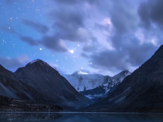 Nuit Magique au Lac : Un Voyage Étoilé Inoubliable