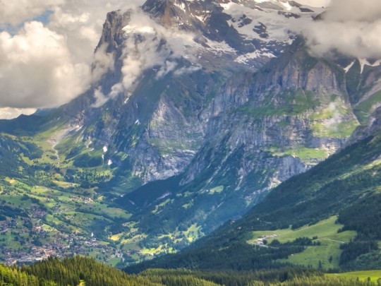 Valle Verde e Picchi Nevosi: Uno Spettacolo Unico - stile di vita news from xants.net