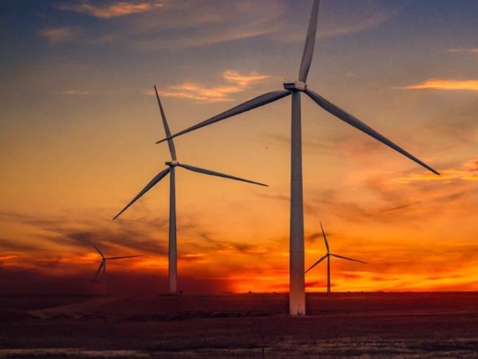Atardeceres Mágicos en Holanda: Molinos de Viento y la Belleza Silenciosa del Crepúsculo