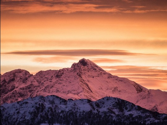 Snowy Mountain Sunset Creates Dazzling Sky Display - Lifestyle news
