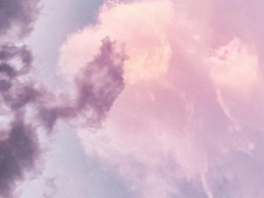 Céu Rosa: A Magia Hipnotizante do Pôr do Sol que Transforma o Cotidiano