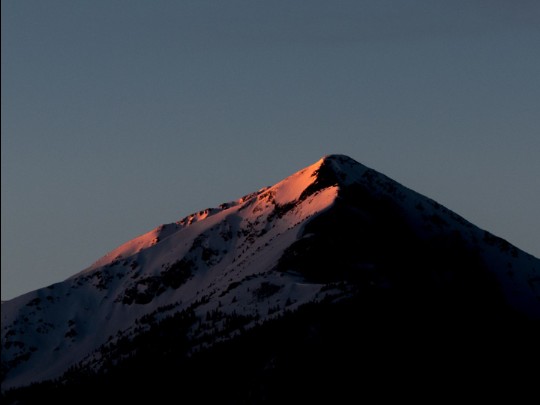 Hora Azul ilumina Pico de Nieve Dorada: Espectáculo Fugaz - estilo de vida news from xants.net
