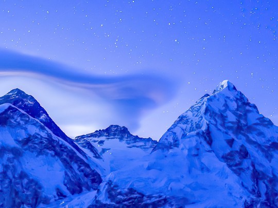 Magia Alpina: Un Rifugio Stellato tra le Nevi Eterne