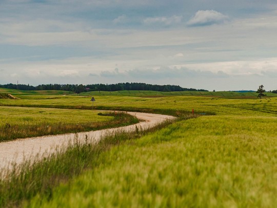 Scenic Wheat Road Offers Tranquil Escape