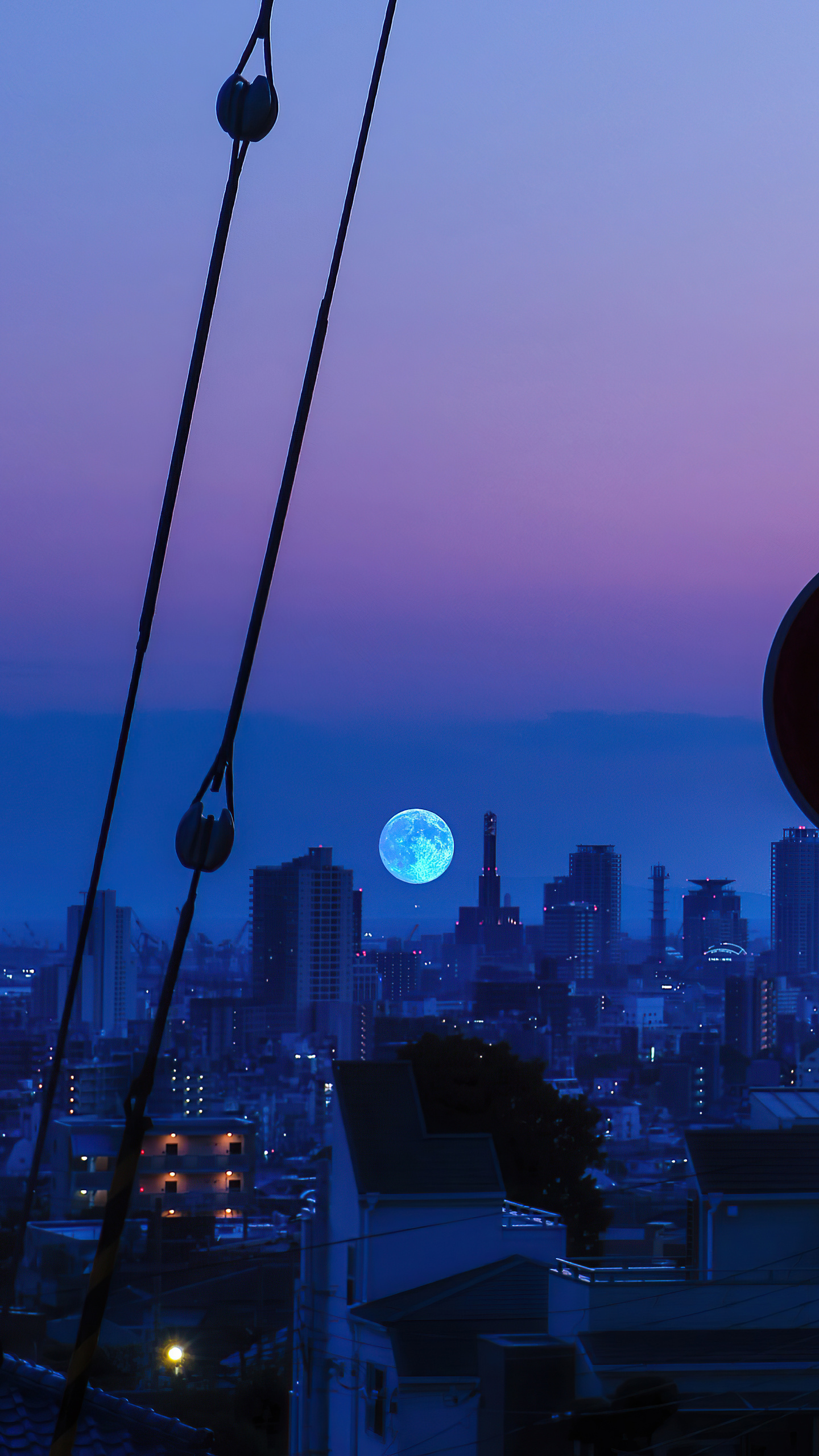 Noche de Plata: La Luna Llena Transforma la Ciudad en un Sueño