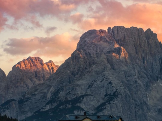 Hôtel Lakeside: Un Refuge Paisible au Pied des Montagnes - mode de vie news from xants.net