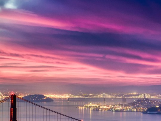 Magia no Ouro: O Esplendor do Pôr do Sol na Golden Gate