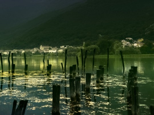 Escape to Serenity: Discover the Magic of a Mountain Village Sunset Lake - Lifestyle news
